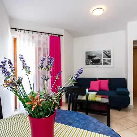 Apartament Comfortable And Sunny Krk - One Bedroom With Terrace Veglia