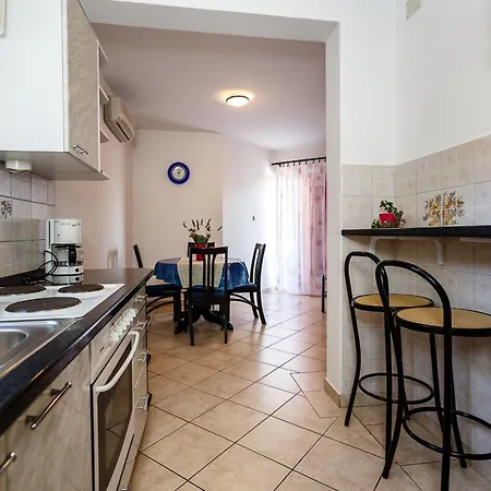 Comfortable And Sunny Krk - One Bedroom With Terrace Apartament Veglia