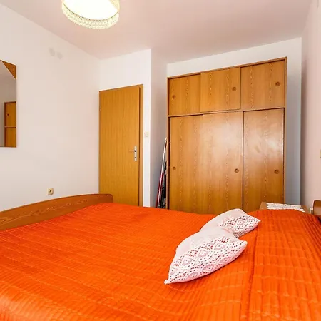 Comfortable And Sunny Krk - One Bedroom With Terrace
