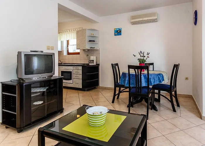 Comfortable And Sunny Krk - One Bedroom With Terrace