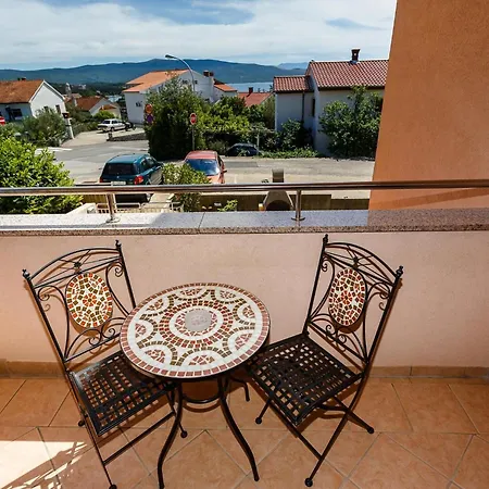 Apartman Comfortable And Sunny Krk - One Bedroom With Terrace