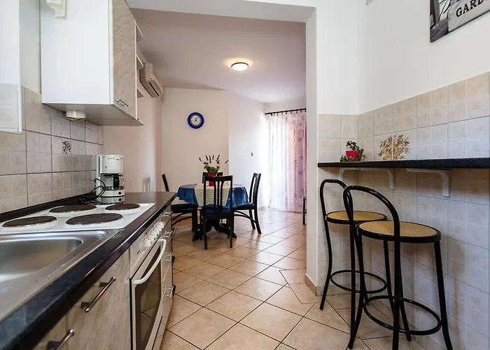 Comfortable And Sunny Krk - One Bedroom With Terrace Apartman Krk Town