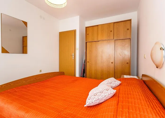 Comfortable And Sunny Krk - One Bedroom With Terrace